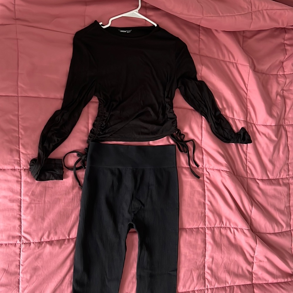 Black drawstrings crop top and legging set